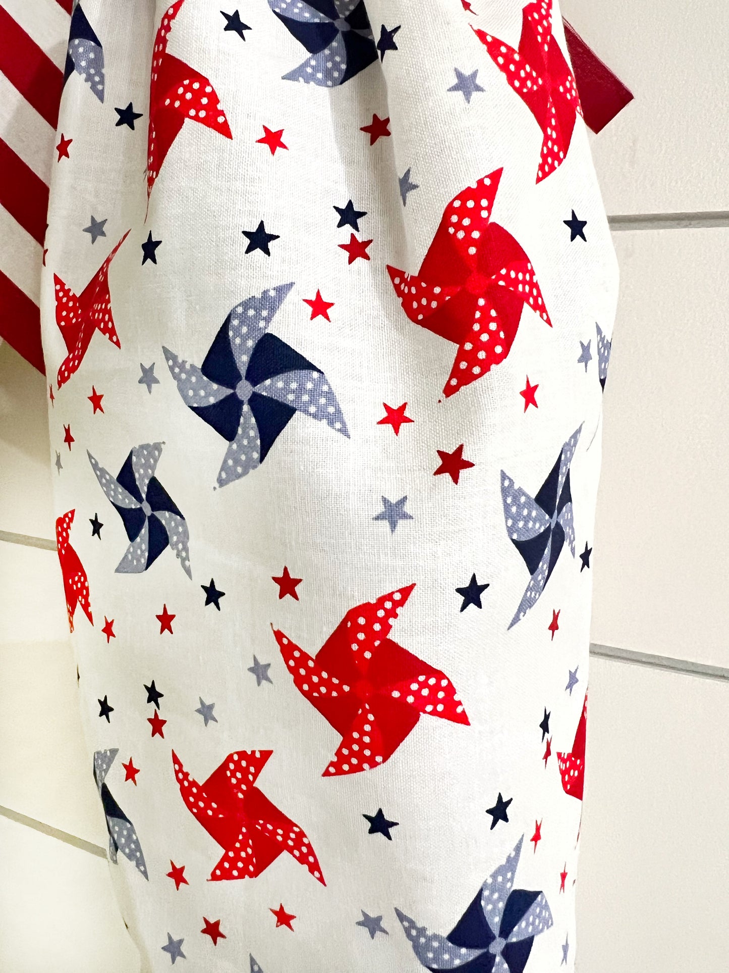 Patriotic Pinwheels Bag Holder