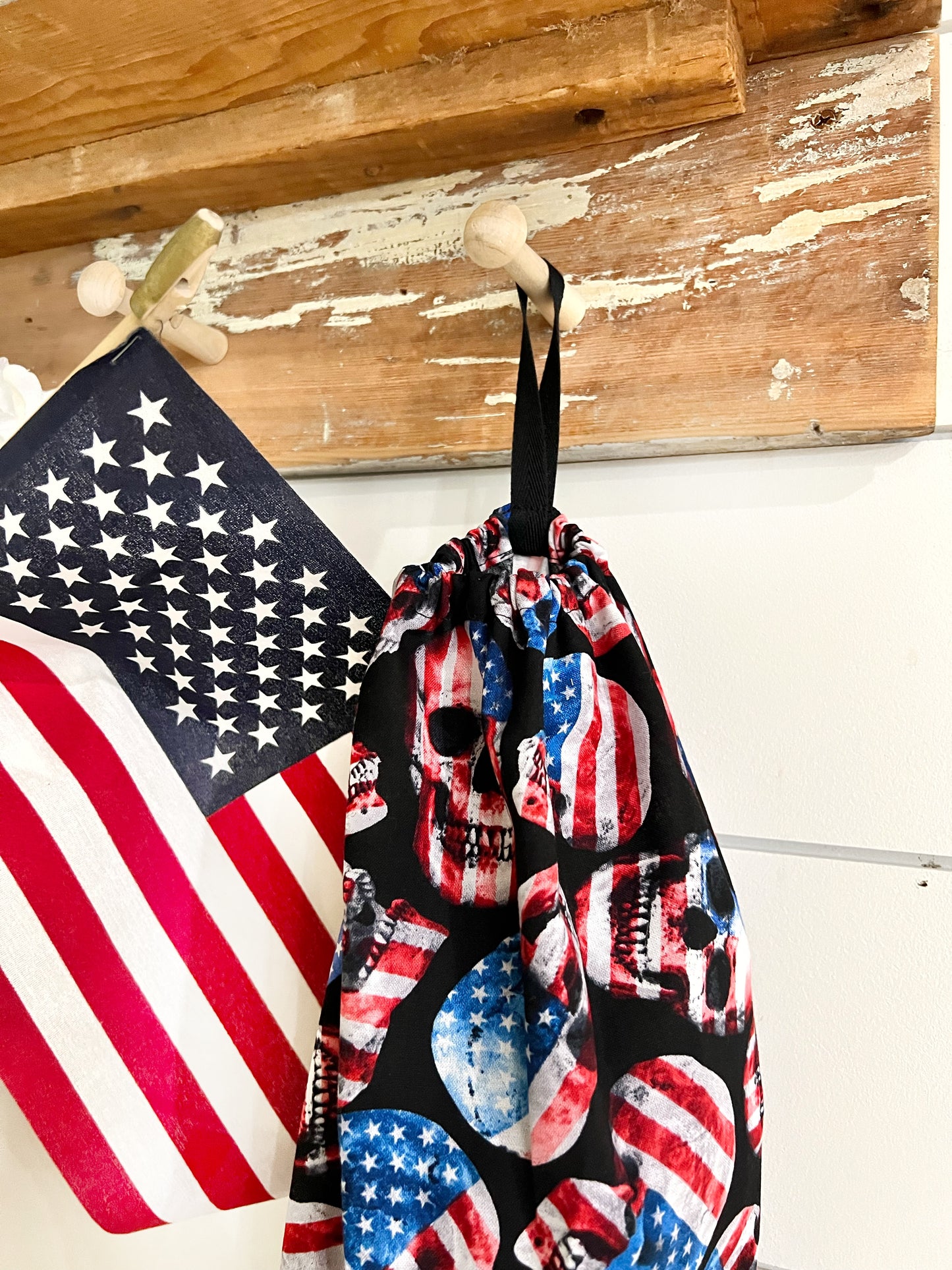 Patriotic Skulls Bag Holder
