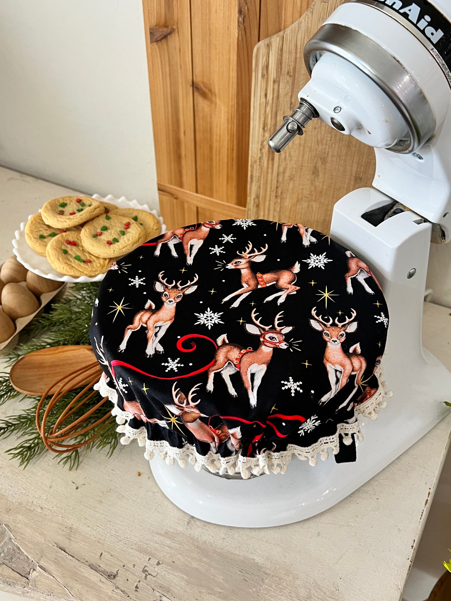 Reindeers on black Mixer Cover