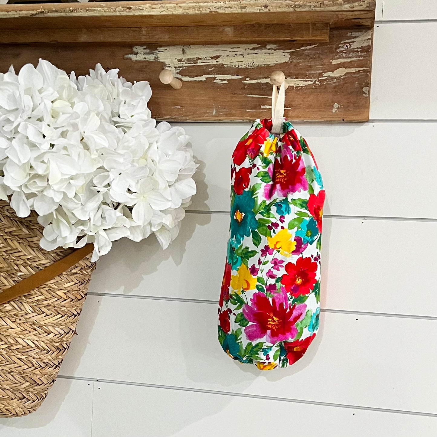 Breezy Blossoms Plastic Bag Holder